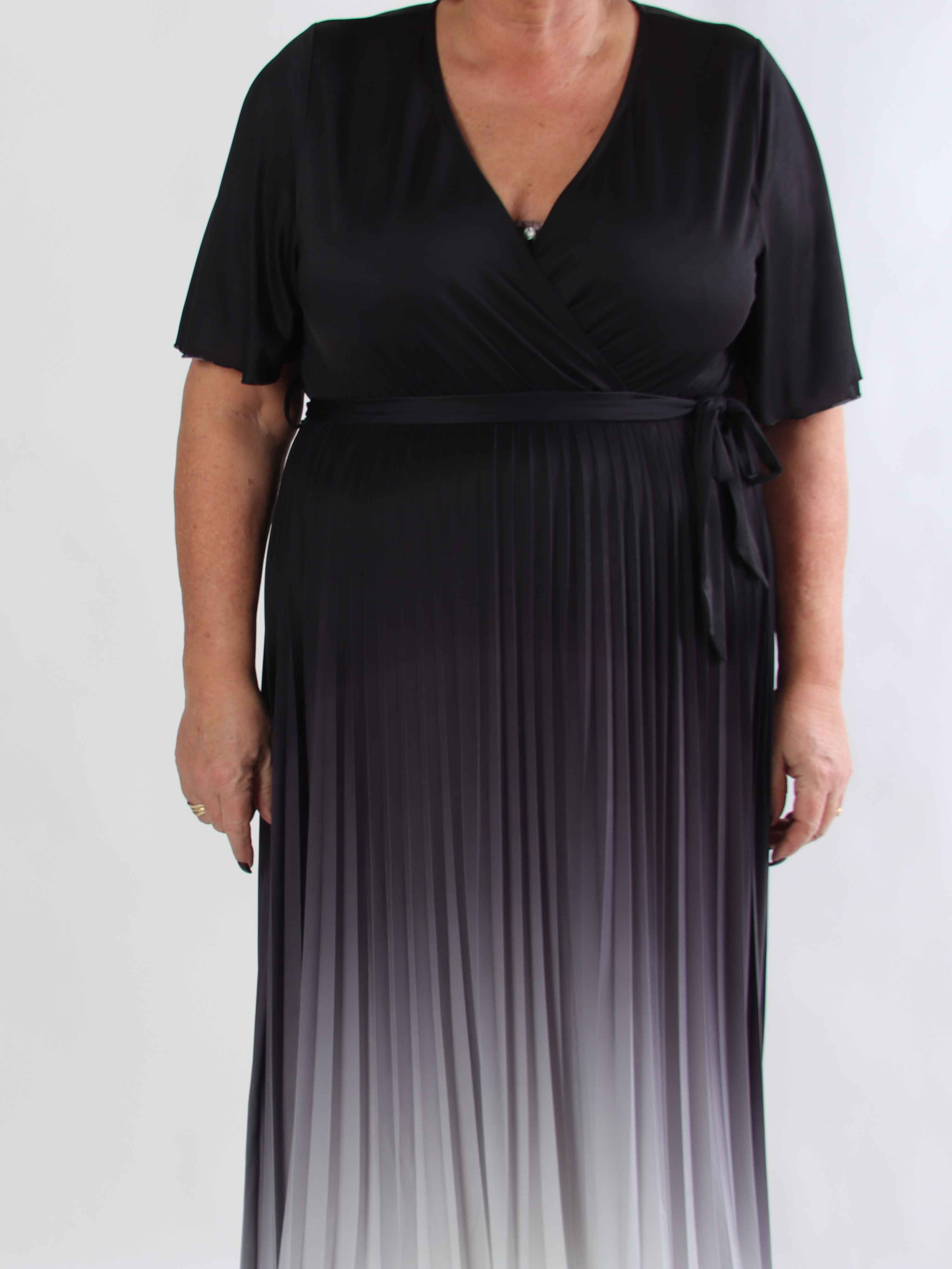 Toledo Fade - Fin plus size flerfarvet kjole med plisseret skørt